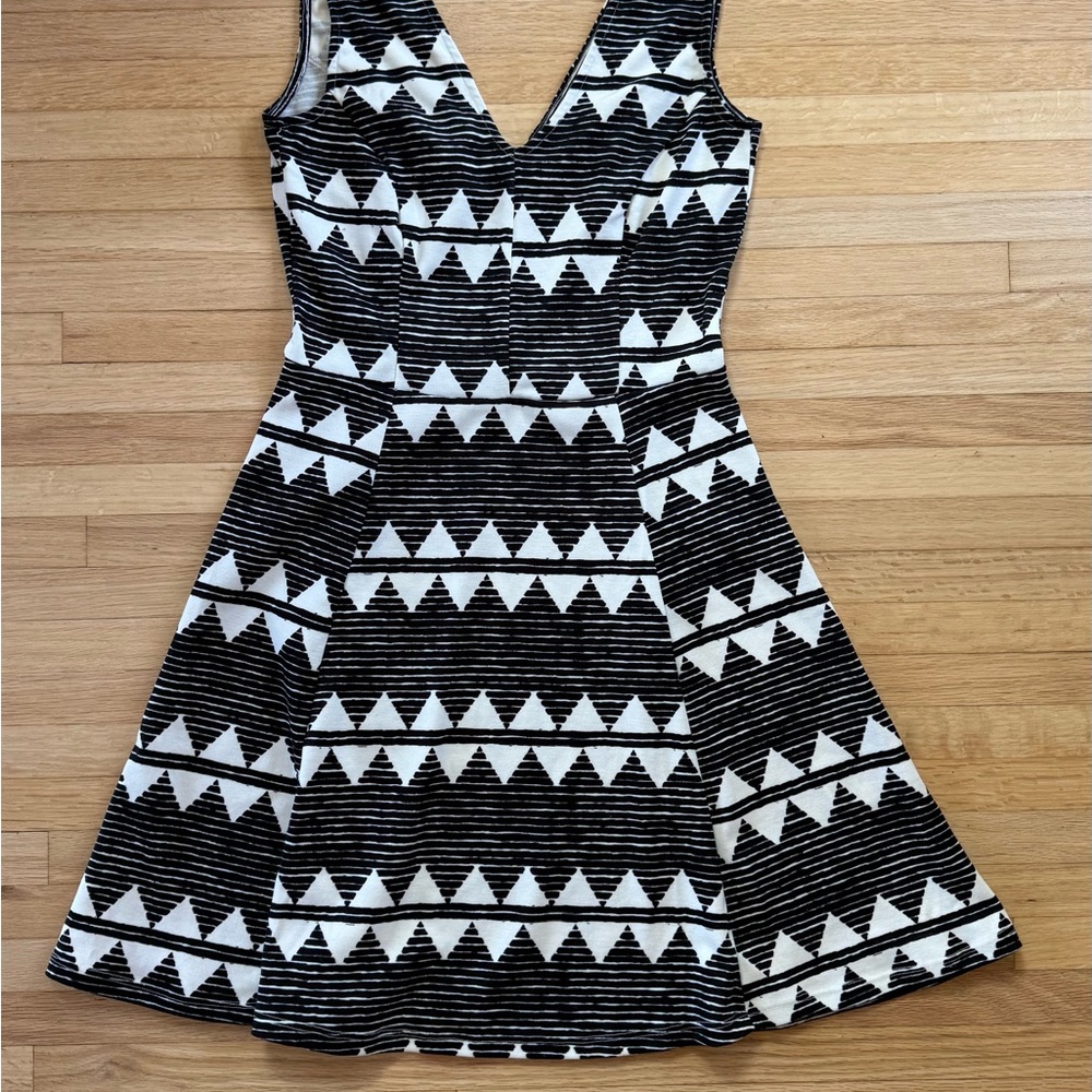H&M Black & White Geometric Fit-and-Flare Dress